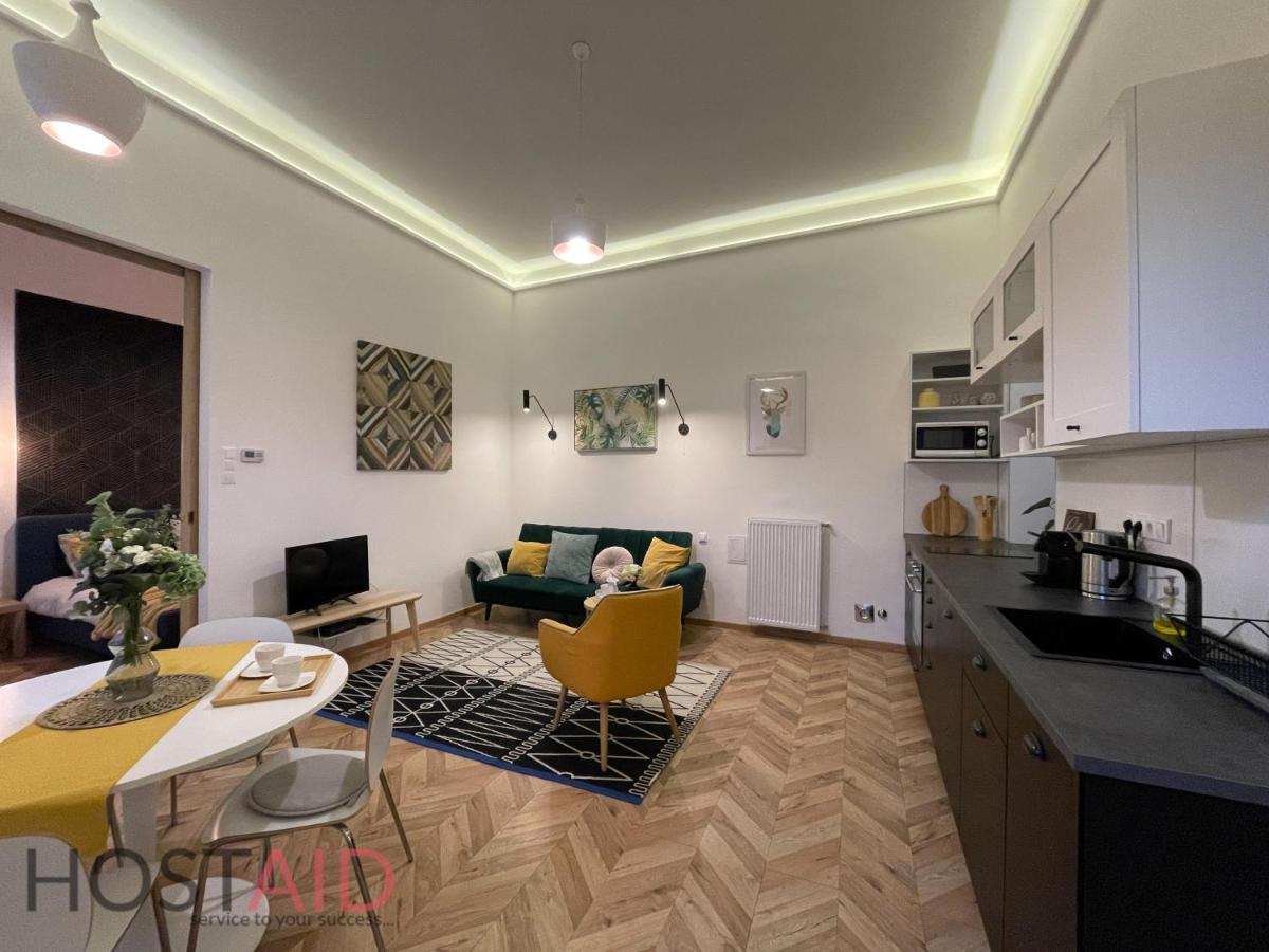 M10 Apartment - Hostaid Будапешт Екстер'єр фото